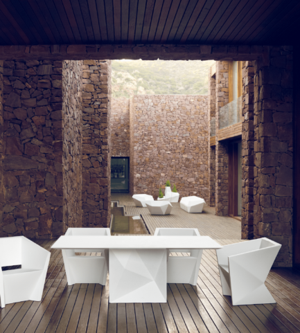 FAZ dining table VONDOM.jpg