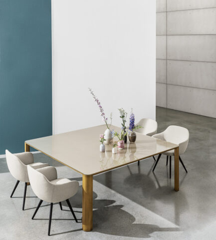 Sovet Kodo table square
